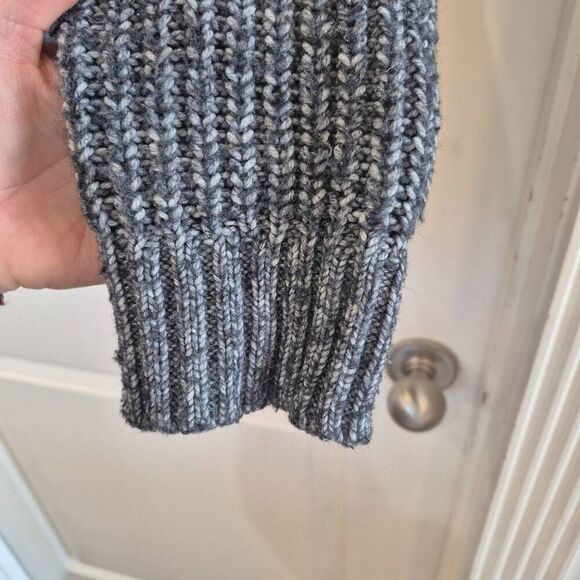 Olivia Sky Women's Heather Blue Poly/Acrylic/Nylon Knit Button Down V-Neck Cardi - Picture 6 of 10